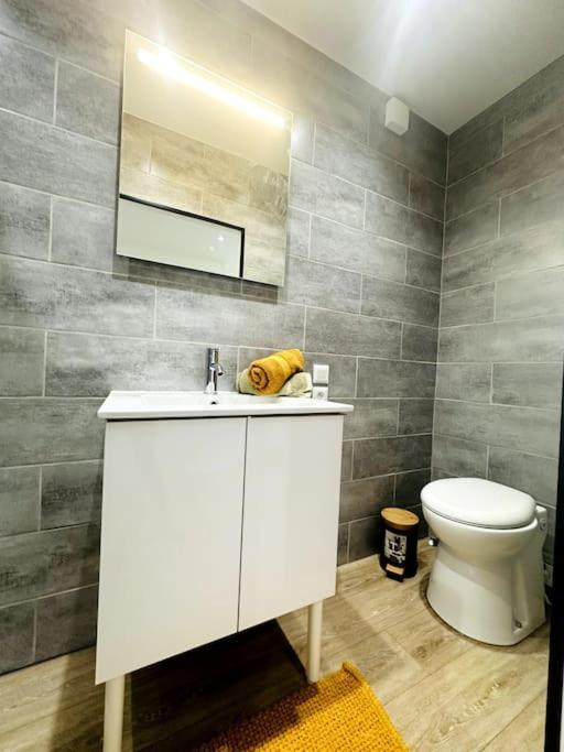 Jungle Appartement Avec Terrasse Laon Ngoại thất bức ảnh