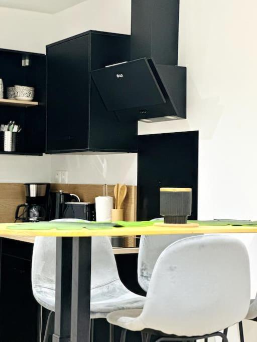 Jungle Appartement Avec Terrasse Laon Ngoại thất bức ảnh