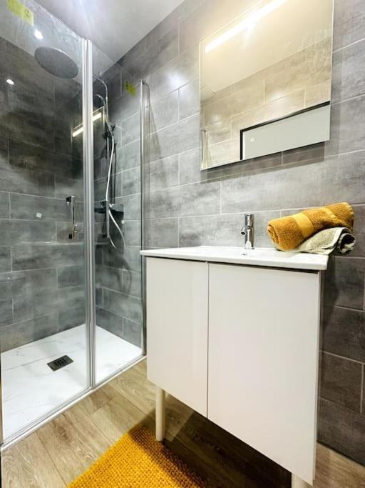 Jungle Appartement Avec Terrasse Laon Ngoại thất bức ảnh