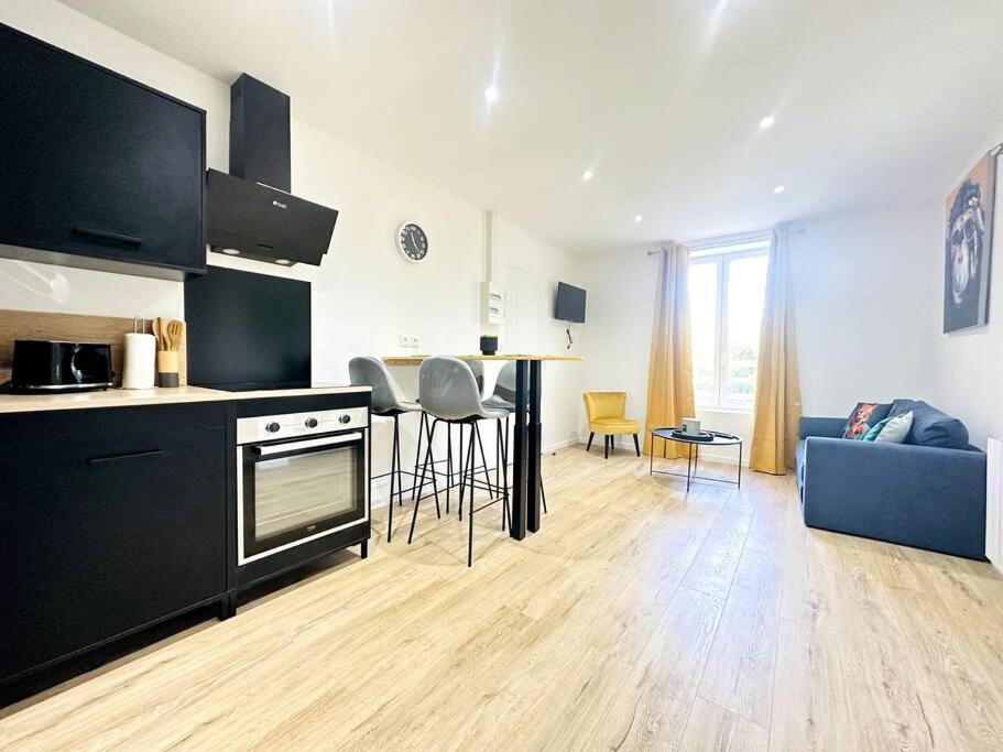 Jungle Appartement Avec Terrasse Laon Ngoại thất bức ảnh